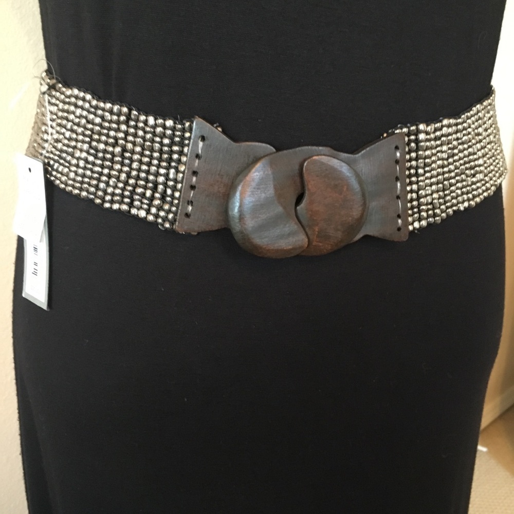 Wood buckle beaded belt